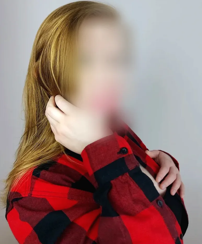 Ayse, 23