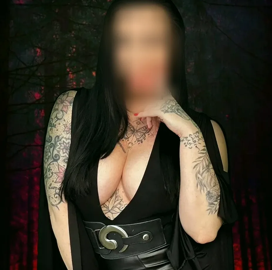 Julia, 39