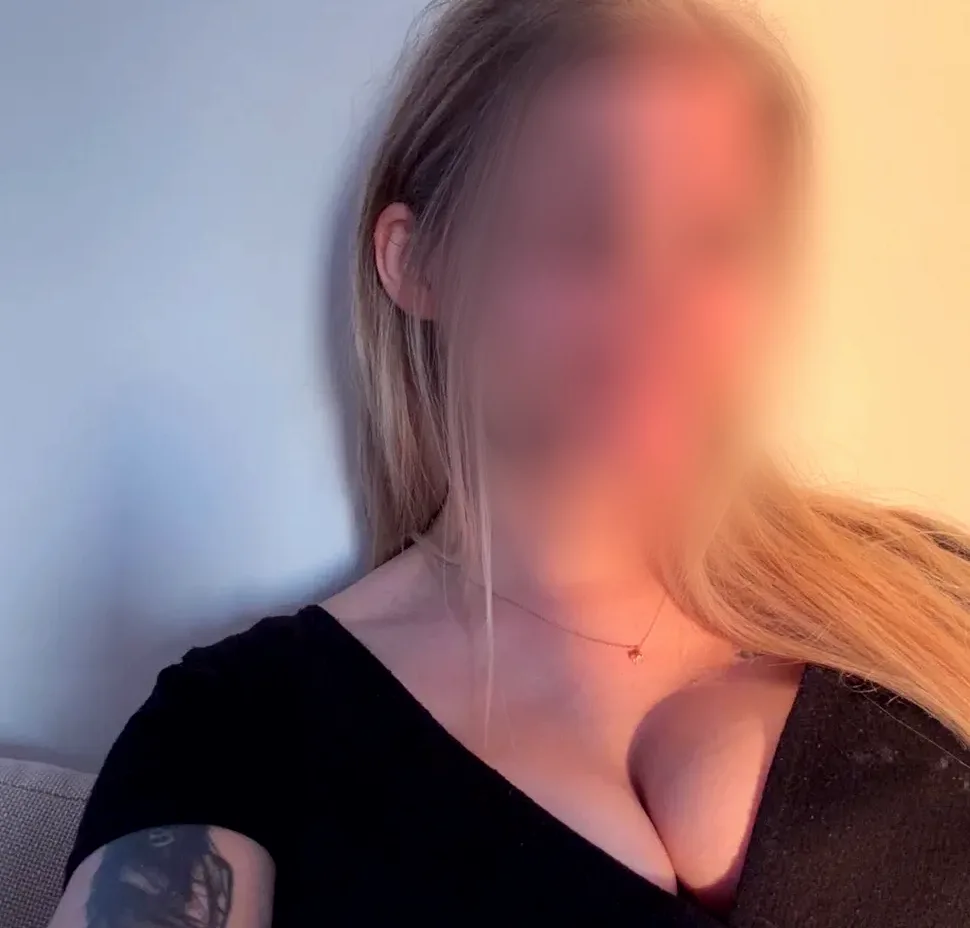 Nicole, 25